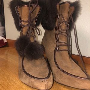 Boots with fur trim